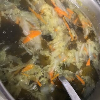 白菜、人参、ワカメの味覇スープ